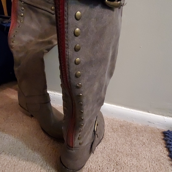 Gray boots - Picture 3 of 3